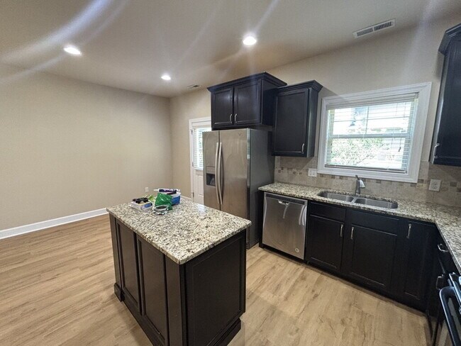Building Photo - Spacious 3-Bed 2.5 Bath Townhome for Rent in Algood