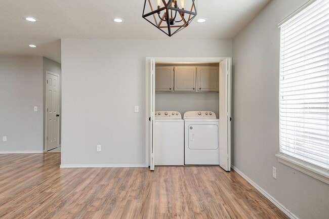 Building Photo - 3 Bed, 2 Bath Home Near UCO and Hafer Park