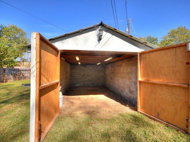Building Photo - Charming 2 bed/1 bath home in the East side