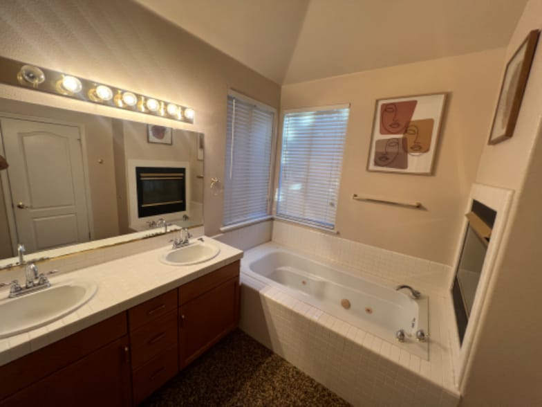 Building Photo - 7563 N Carnegie Ave