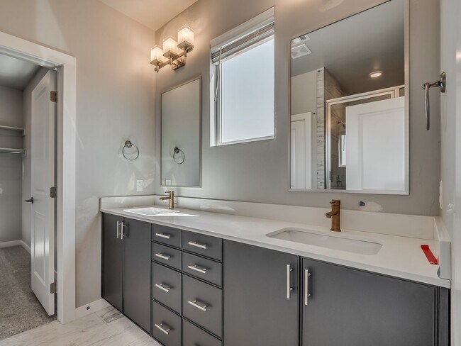 Building Photo - Beautiful New Construction Home in Edmond/...