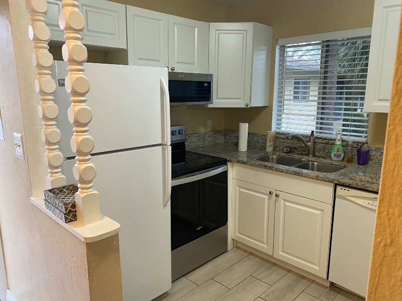 Building Photo - 8071 Country Rd