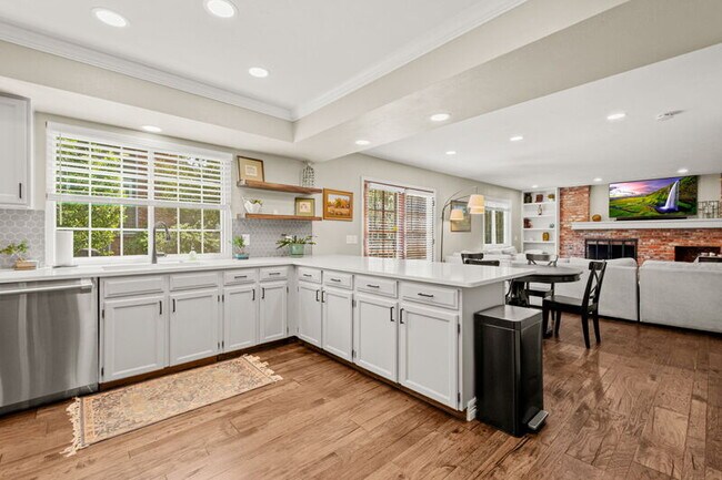 Building Photo - 8040 S Jasmine Cir