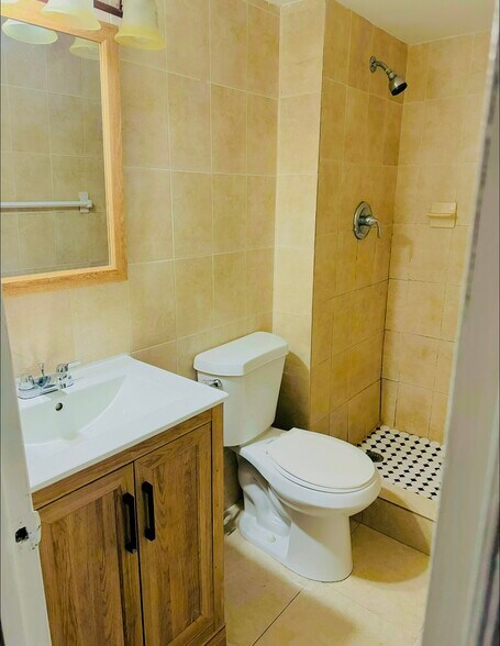 Building Photo - 492 NW 165th Street Rd