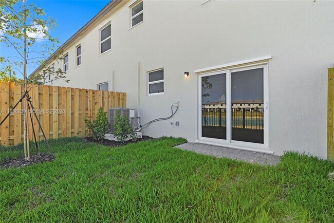 Building Photo - 2705 SE 25th Ave