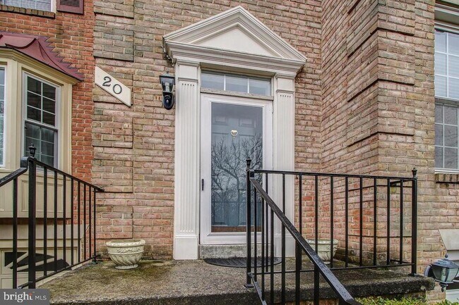 Building Photo - 20 Cedarwood Ct