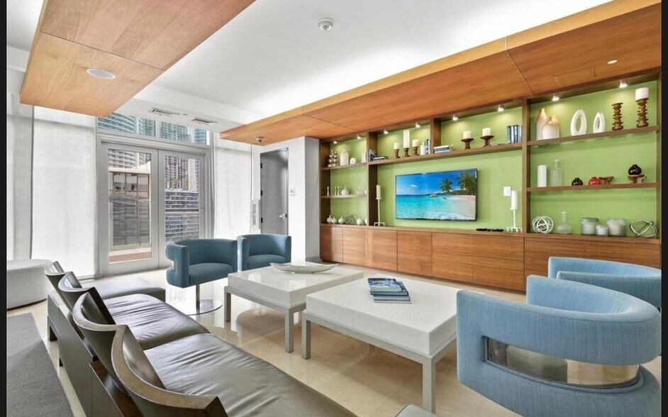 Building Photo - 500 Brickell Ave