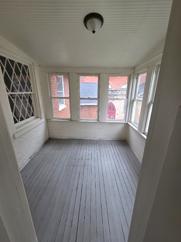 Building Photo - 806 13th St