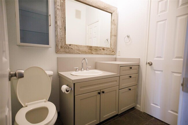 Building Photo - 3840 Far W Blvd