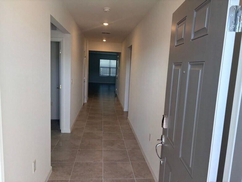 Building Photo - 1173 Caloosa Crk Dr