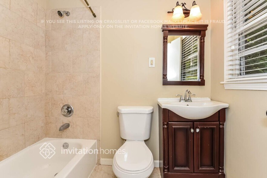 Building Photo - 2725 Rollingwood Ln SE