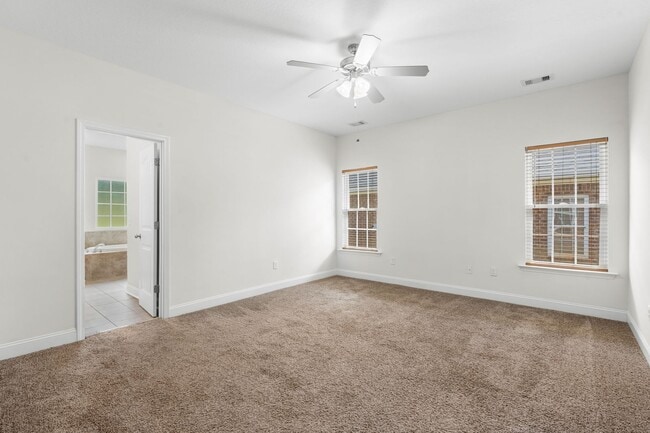 Building Photo - 102 Ledbury Cove
