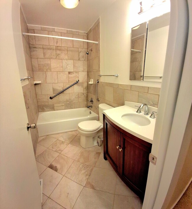 Building Photo - 3 Bedroom 2.5 Bathroom Available in Hummel...