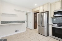 Building Photo - 9717 Hedin Dr