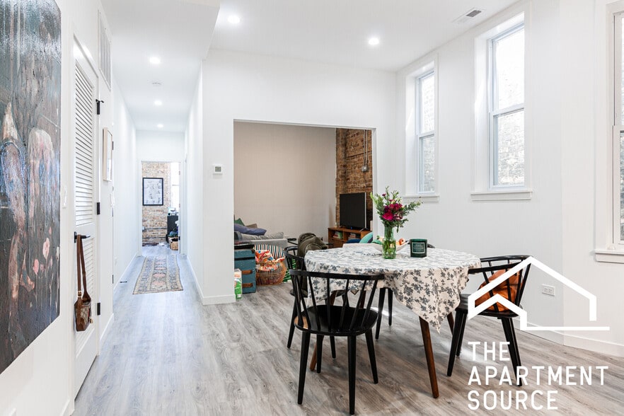 Building Photo - 2741 W Division St