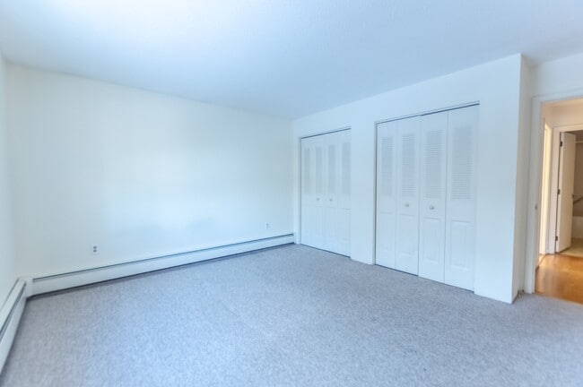 Building Photo - 23 Country Club Dr