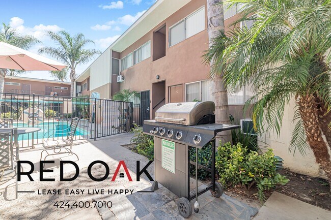 Building Photo - 15405 Vanowen St