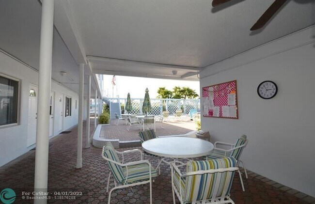 Building Photo - 4228 N Ocean Dr