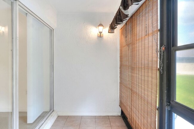 Building Photo - Two-Bedroom Condo in Winter Haven