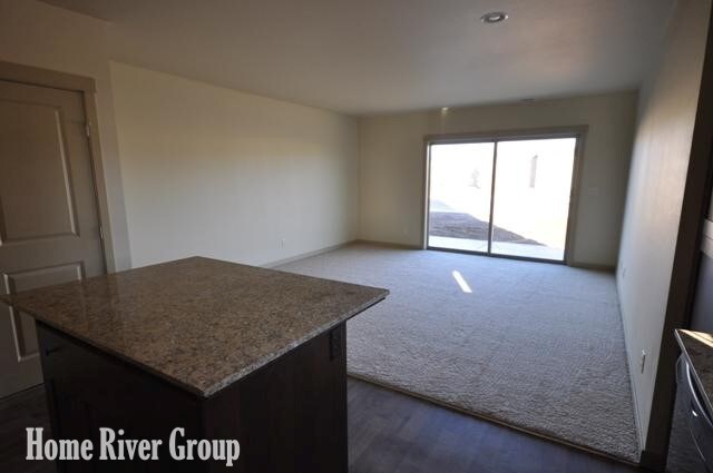 Building Photo - 1576 W Deer Crest St