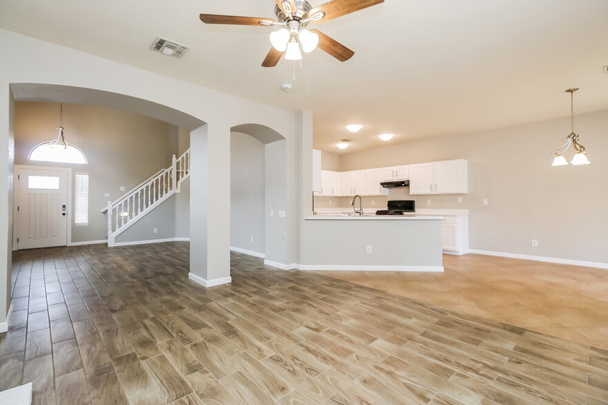 Building Photo - 4711 E Silverwood Dr