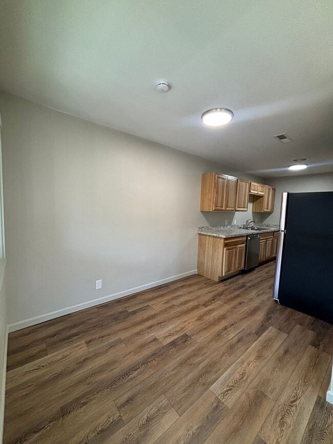 Building Photo - 1404 Toole Ave