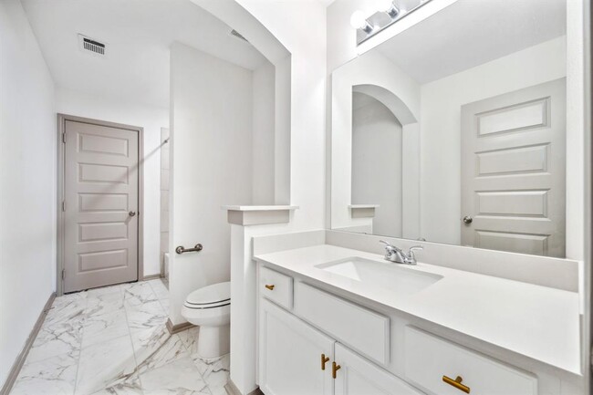 Building Photo - 2122 Mallow Ln