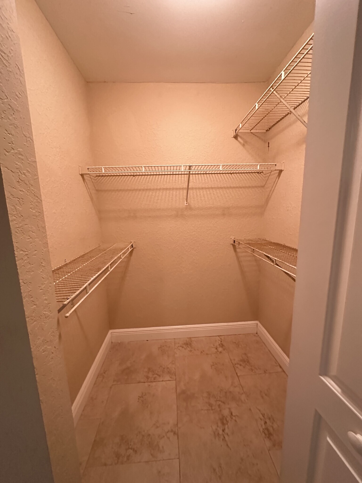 Building Photo - 2811 N Oakland Forest Dr