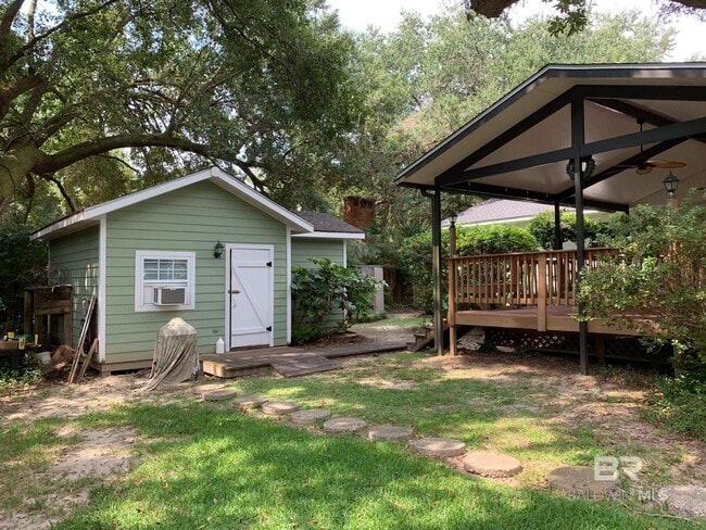 Building Photo - 371 S Church St