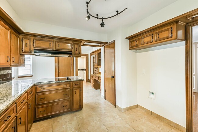 Building Photo - 12910 Ivyforest Dr