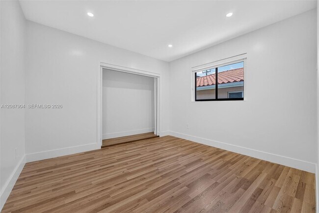 Building Photo - 1861 SW 22nd Terrace