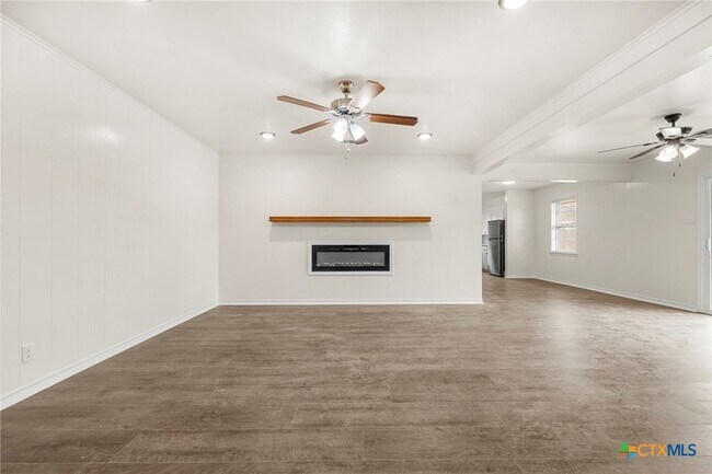 Building Photo - 3017 Oaklawn Dr