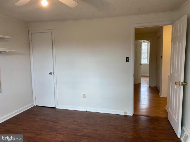 Building Photo - 209 Madison Dr