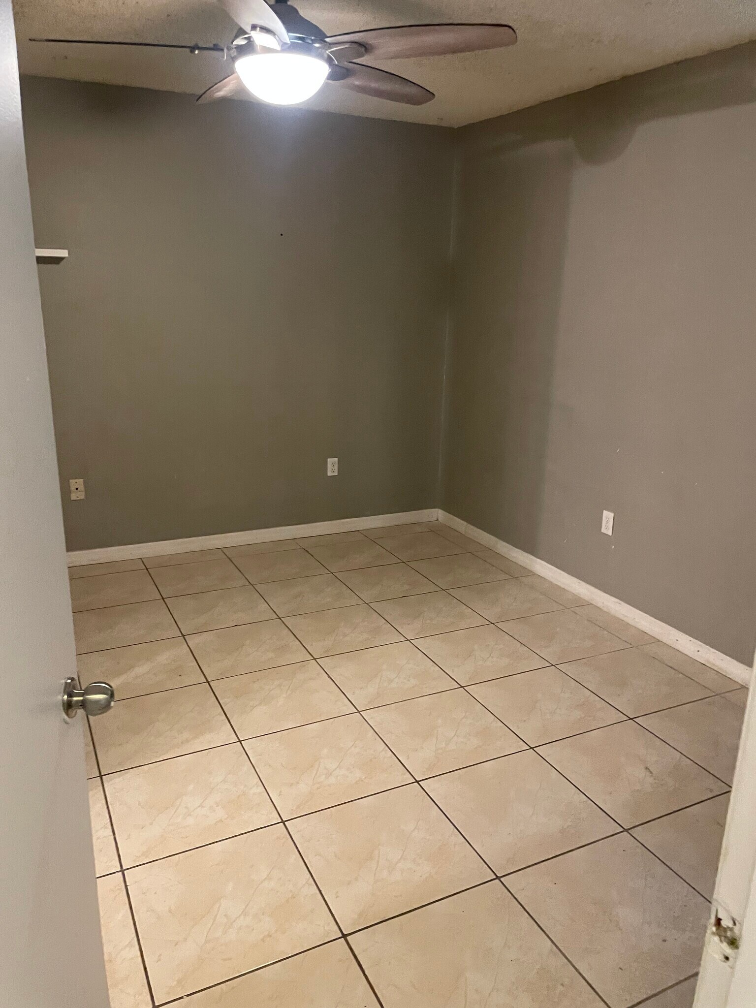 Building Photo - 976 Leeward Pl