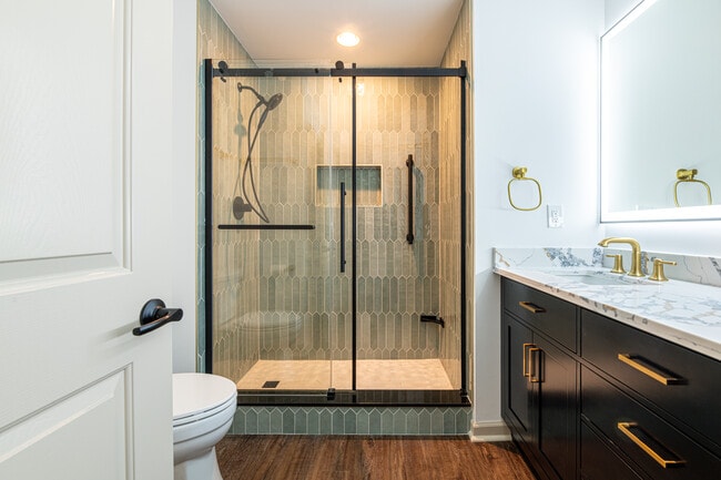 Building Photo - 632 Applegate Ln