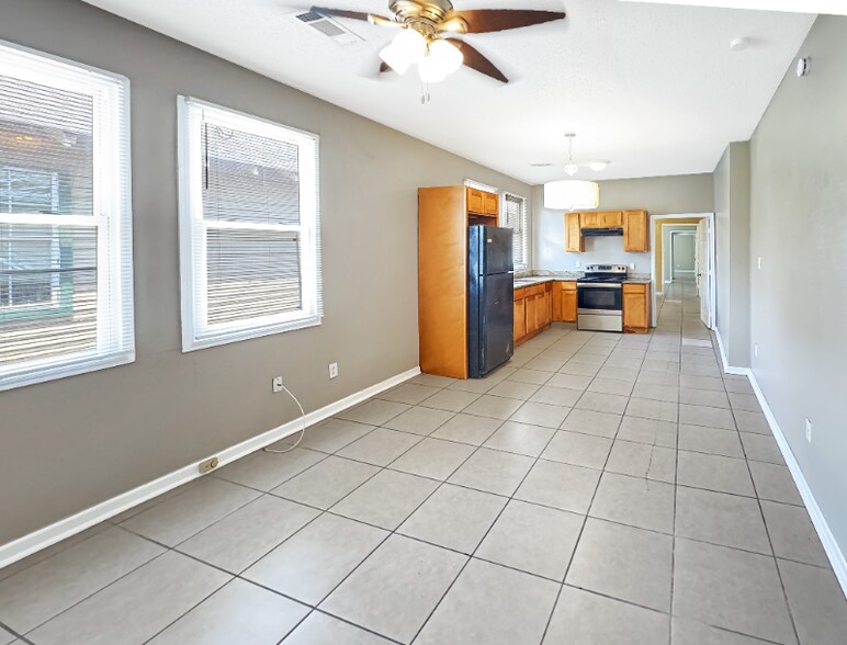 Building Photo - 1228 S Genois St