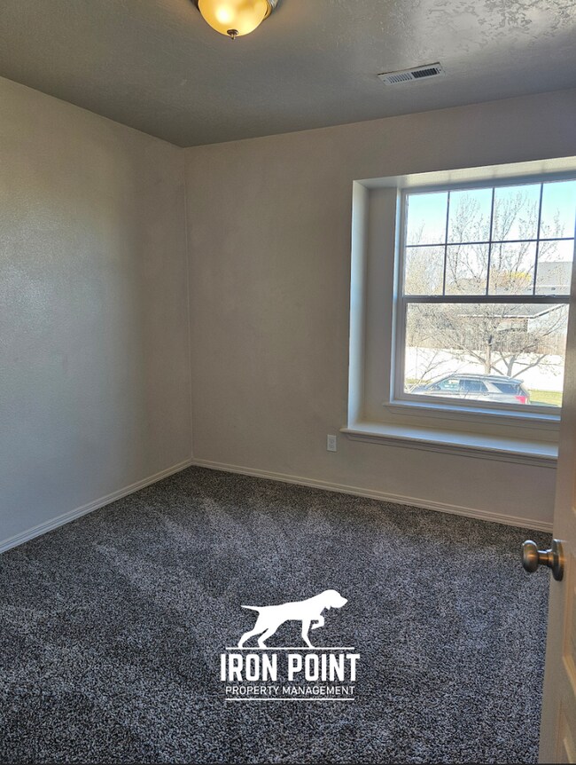 Building Photo - 1/2 off First Full Month! 3bed/2.5 bath ho...