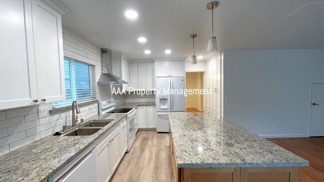 Building Photo - Concord The Crossings Beautiful 3 bedroom 2.5 bath, remodeled kitchen, 2 car garage