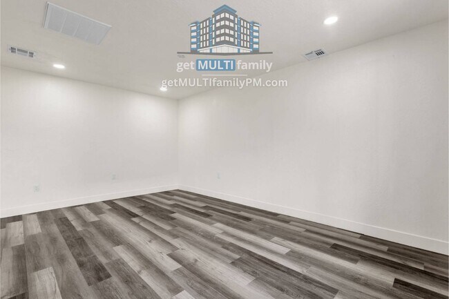 Building Photo - 1006 E Pasadena Ave