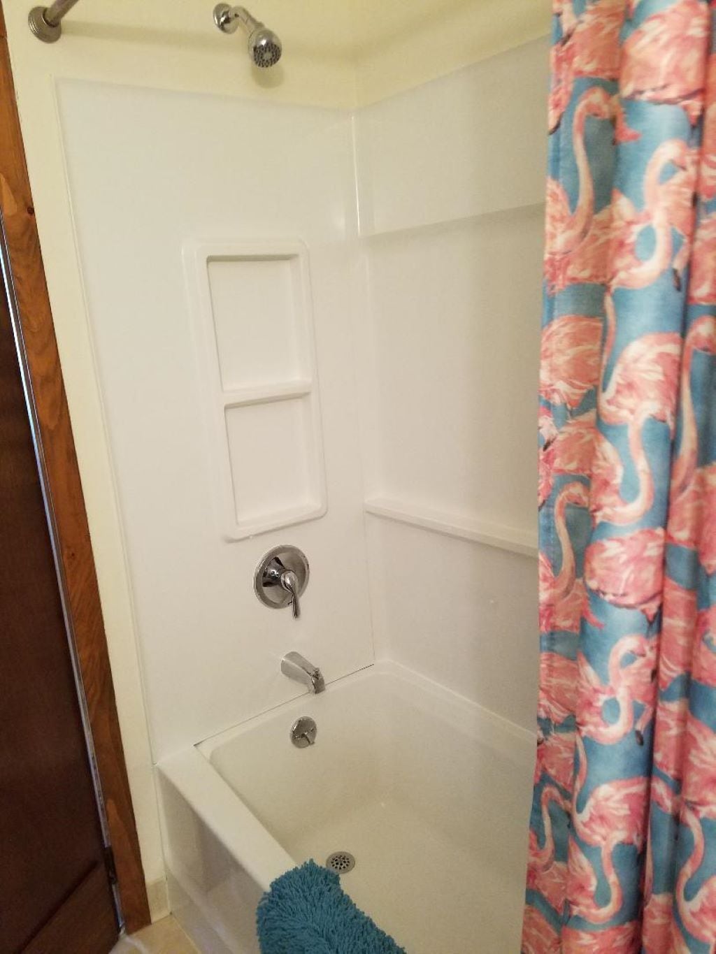 tub/shower - 18 Jay Rd E