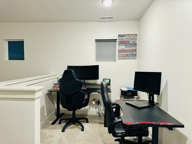 Building Photo - 2687 N Snowberry Dr