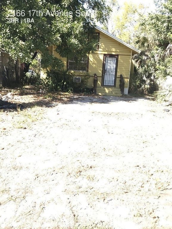 Building Photo - REDUCED  $25 App Fee  3bdrm/1bath home wit...