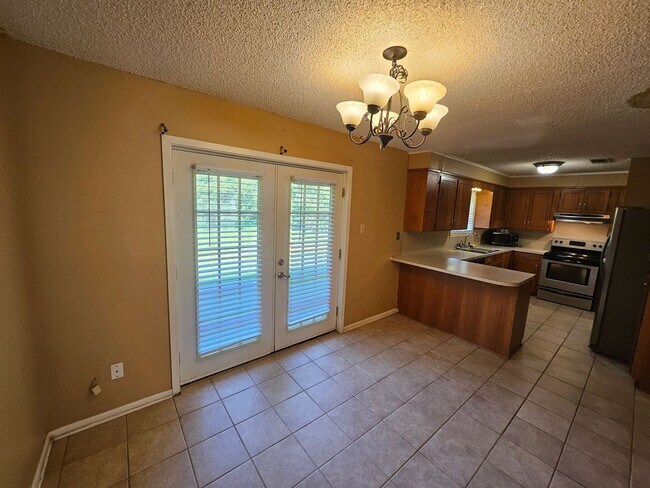 Building Photo - 105 Amelia Dr