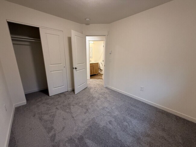 Building Photo - 1817 Spokane