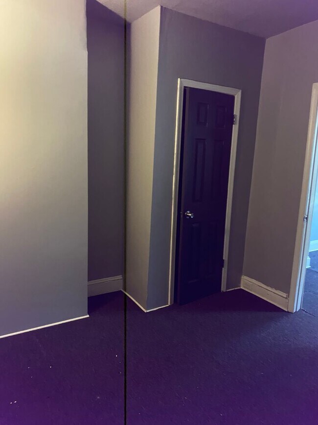 Building Photo - Spacious Home Available for Rent! Finished Basement! W/D! Front Porch! Available Now!