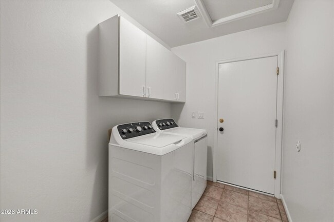 Building Photo - 6422 E Blanche Dr