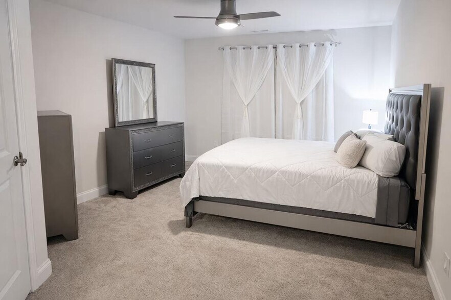 Building Photo - 182 Hillmont Dr