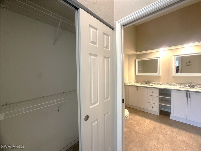 Building Photo - 6922 Satinleaf Rd N