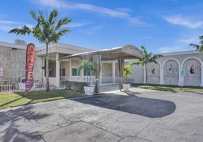 Building Photo - 5470 SW 25th Way