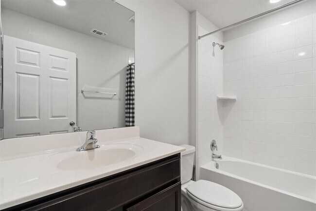 Building Photo - 112 Ragnar Dr